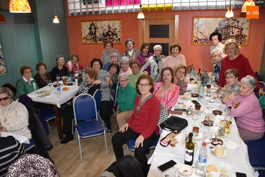 Foto 9 - Varios grupos de mujeres se van de comida en Ciudad Rodrigo con motivo de las &Aacute;guedas