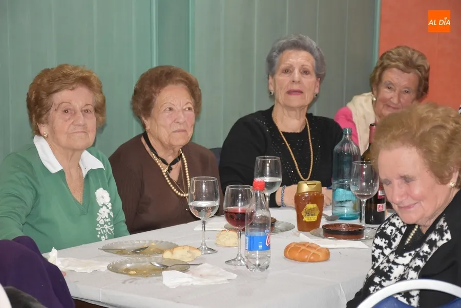 Foto 10 - Varios grupos de mujeres se van de comida en Ciudad Rodrigo con motivo de las &Aacute;guedas