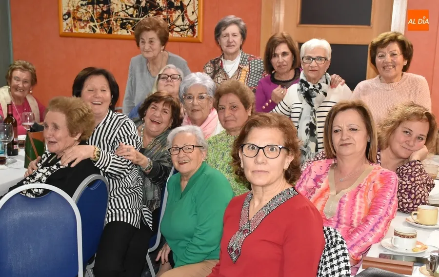 Foto 11 - Varios grupos de mujeres se van de comida en Ciudad Rodrigo con motivo de las &Aacute;guedas