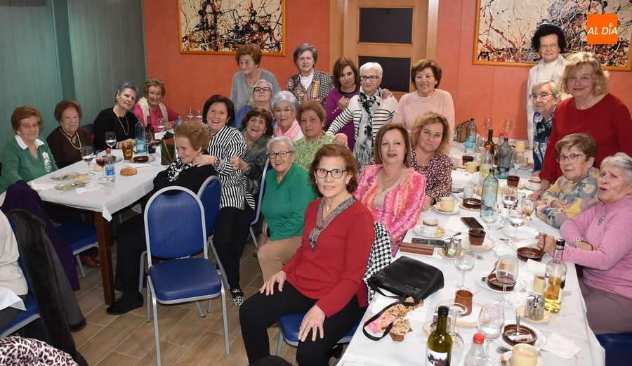 Varios grupos de mujeres se van de comida en Ciudad Rodrigo con motivo de las &Aacute;guedas