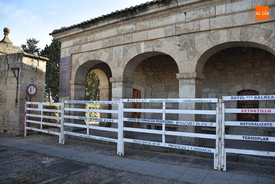 Foto 4 - Instaladas las tres nuevas puertas de seguridad anexas a la calle Madrid