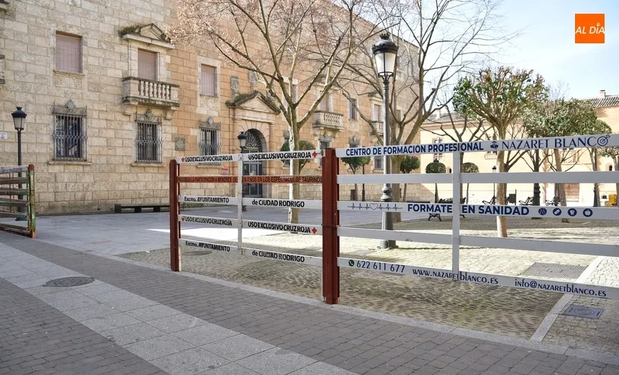 Foto 8 - Instaladas las tres nuevas puertas de seguridad anexas a la calle Madrid