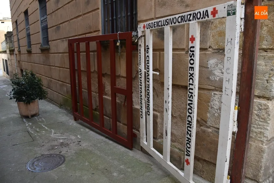 Foto 10 - Instaladas las tres nuevas puertas de seguridad anexas a la calle Madrid