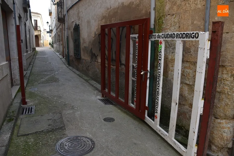 Foto 11 - Instaladas las tres nuevas puertas de seguridad anexas a la calle Madrid