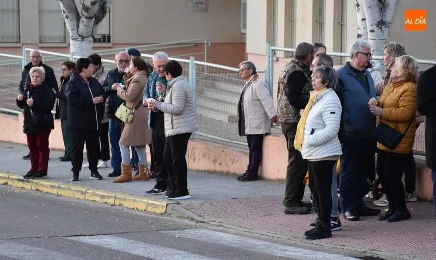 Foto 5 - Las &Aacute;guedas se suman con su hoguera al entretenid&iacute;simo s&aacute;bado precarnavalero