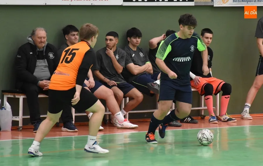 Foto 2 - Merecida victoria del III de Futormes en un partido que tuvo emoci&oacute;n casi hasta el final 