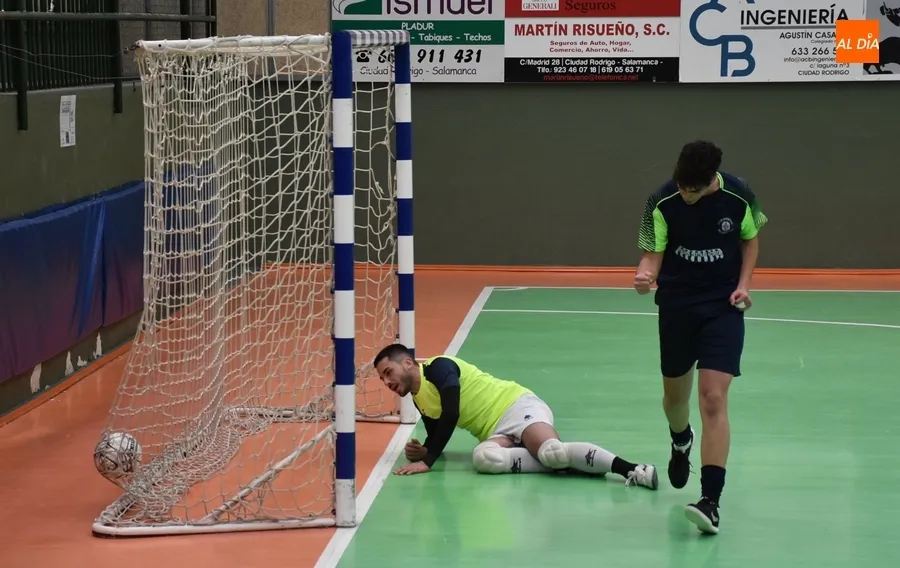Foto 6 - Merecida victoria del III de Futormes en un partido que tuvo emoci&oacute;n casi hasta el final 