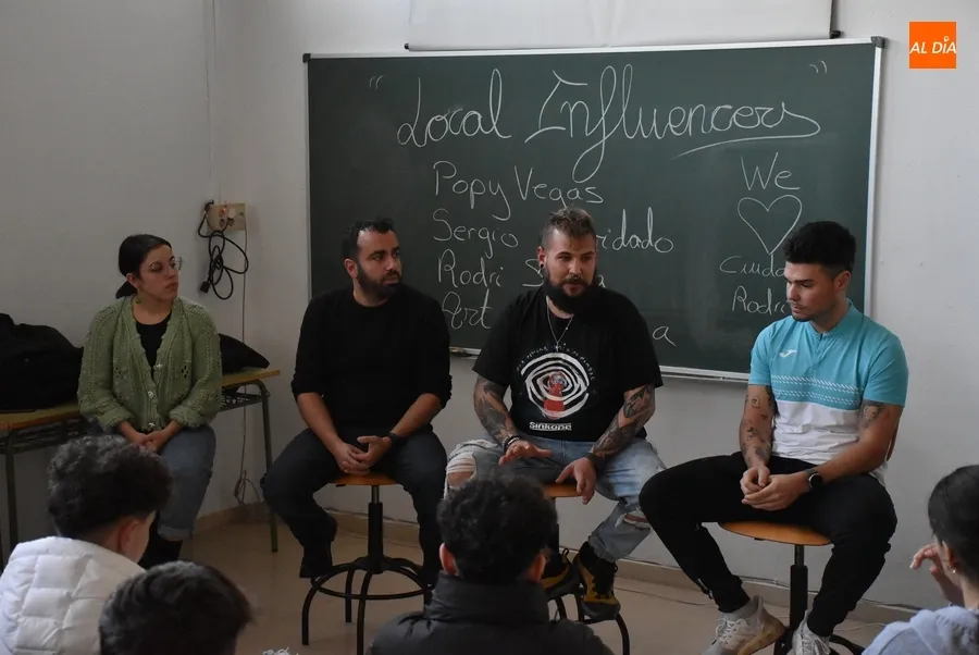 Foto 2 - &lsquo;Local influencers&rsquo; relatan a alumnos British del IES Tierra por qu&eacute; volvieron a Ciudad Rodrigo