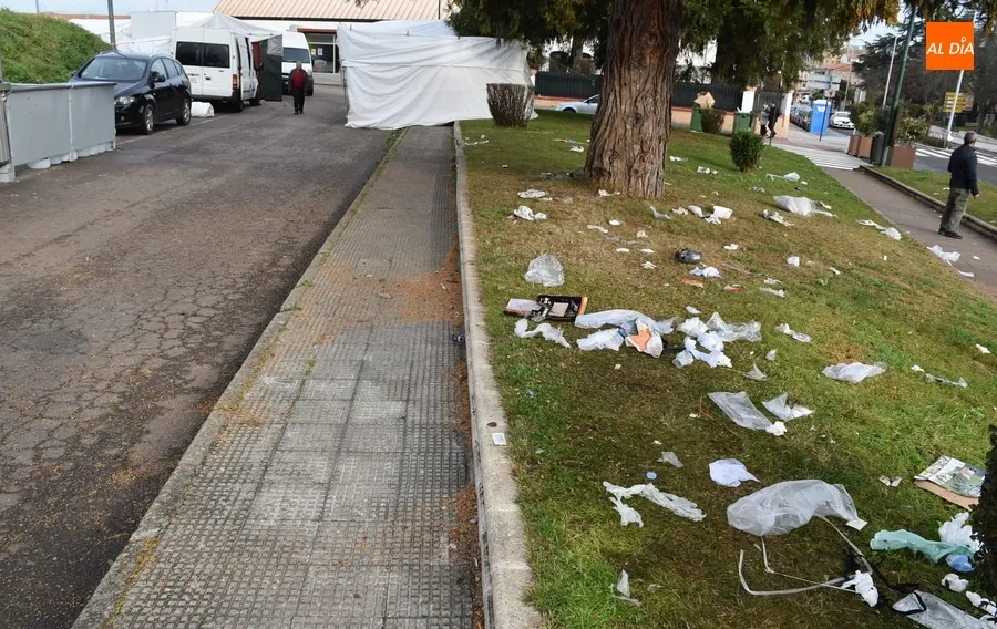 Foto 10 - Ardua ma&ntilde;ana de limpieza para volver lo antes posible a la normalidad