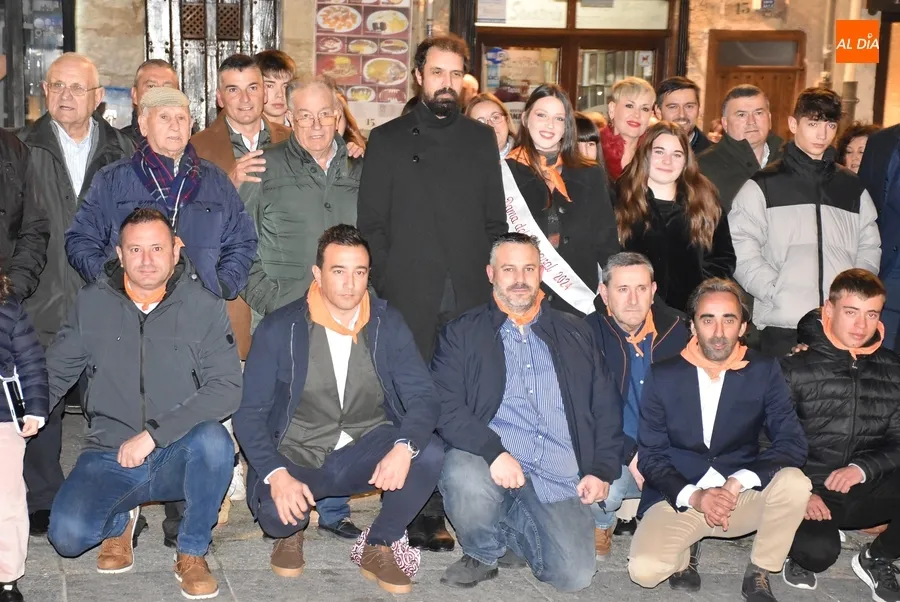 Foto 6 - Vanguardista apertura de los pregones con El Gran Chele tras una &eacute;pica exaltaci&oacute;n del encierro a caballo