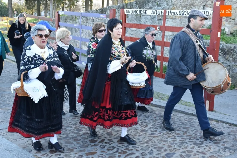 Foto 8 - Rosario P&eacute;rez toma el bast&oacute;n de mando, con &lsquo;jarana&rsquo; incluida, &ldquo;hasta el Mi&eacute;rcoles de Ceniza&rdquo;