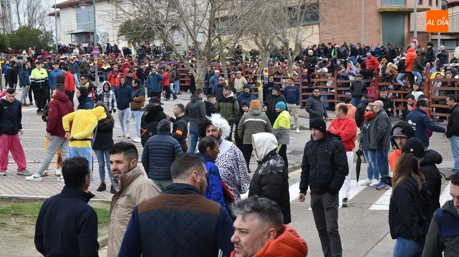 Foto 3 - Fragata inaugura las citas callejeras con una larga estancia en la parte alta de los Pinos
