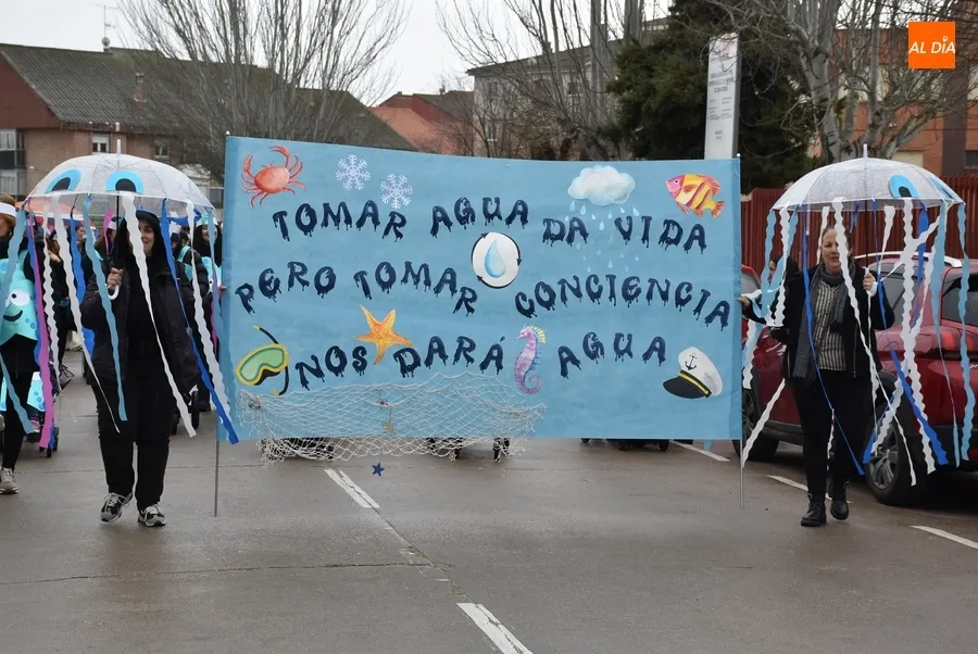 Foto 2 - El cielo se suma a la fiesta del agua del Colegio Mir&oacute;briga