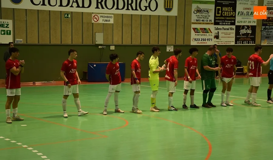 Foto 3 - El III Senior sale perdiendo de un el&eacute;ctrico toma y daca goleador ante uno de los gallitos