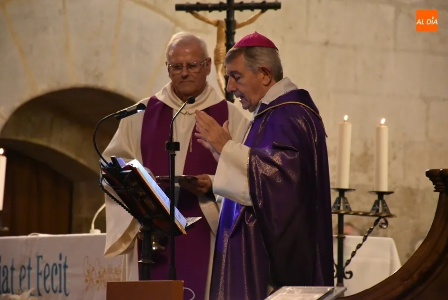 Foto 4 - El diestro Pablo Aguado, entre los receptores de la ceniza en la Catedral mirobrigense