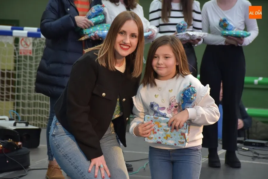 Foto 6 - Los premiados en los concursos carnavaleros reciben sus recompensas