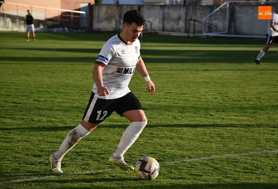 Foto 3 - El Ciudad Rodrigo se queda como l&iacute;der en solitario al pinchar el Mansill&eacute;s y salvar su p&aacute;jara final