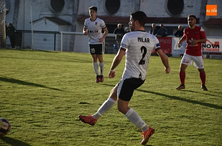 Foto 4 - El Ciudad Rodrigo se queda como l&iacute;der en solitario al pinchar el Mansill&eacute;s y salvar su p&aacute;jara final