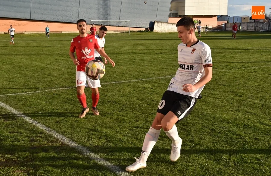 Foto 5 - El Ciudad Rodrigo se queda como l&iacute;der en solitario al pinchar el Mansill&eacute;s y salvar su p&aacute;jara final