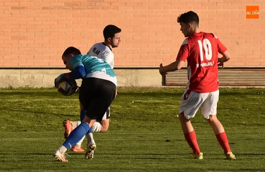 Foto 6 - El Ciudad Rodrigo se queda como l&iacute;der en solitario al pinchar el Mansill&eacute;s y salvar su p&aacute;jara final