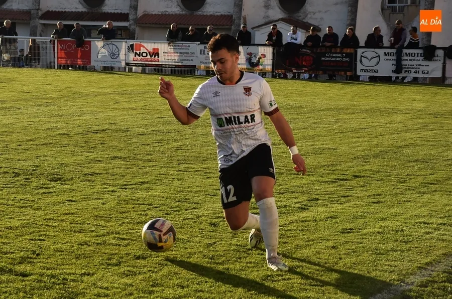 Foto 9 - El Ciudad Rodrigo se queda como l&iacute;der en solitario al pinchar el Mansill&eacute;s y salvar su p&aacute;jara final