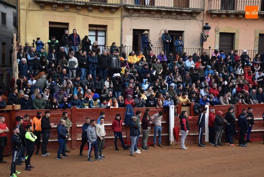 Foto 5 - El Carnaval guarda un minuto de silencio por los guardias civiles asesinados en Barbate