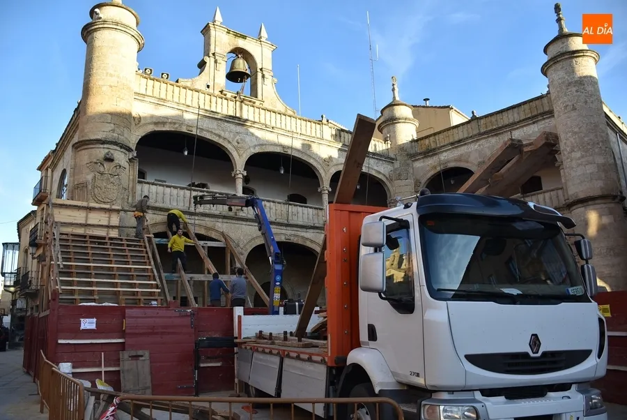 Foto 2 - En marcha, por 1&ordf; vez como BIC, el magno espect&aacute;culo del montaje de los tablaos