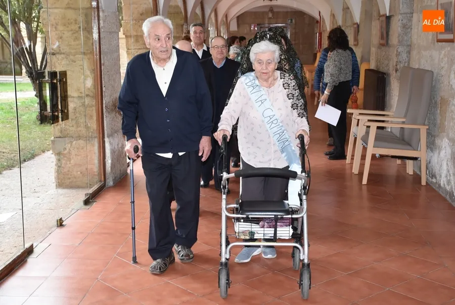 Foto 2 - La Residencia Mixta celebra su 1&ordm; Carnaval postpandemia con el preg&oacute;n de su antigua directora