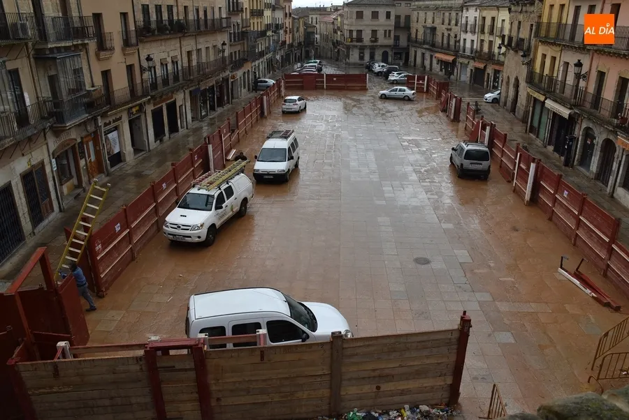 Foto 7 - Desmontado el &uacute;ltimo tablao mientras el &lsquo;rect&aacute;ngulo m&aacute;gico&rsquo; aguanta un d&iacute;a m&aacute;s de lo habitual