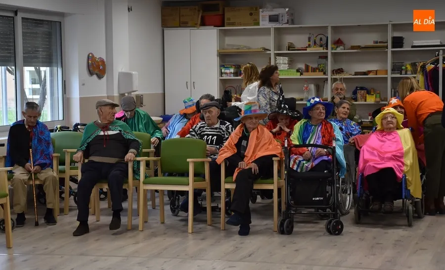 Foto 7 - La Residencia Mixta celebra su 1&ordm; Carnaval postpandemia con el preg&oacute;n de su antigua directora