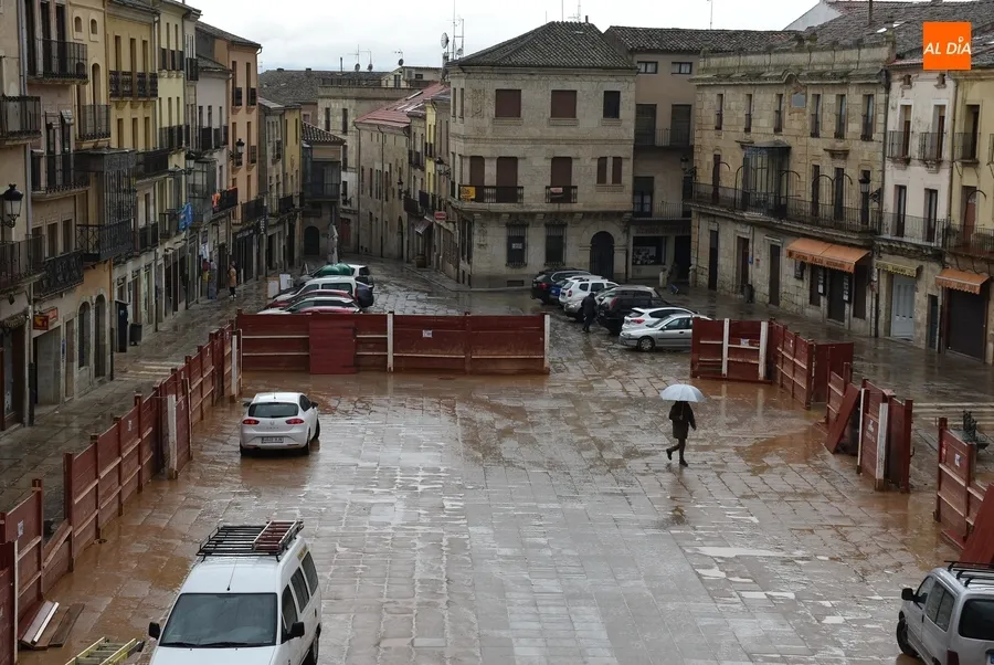 Foto 9 - Desmontado el &uacute;ltimo tablao mientras el &lsquo;rect&aacute;ngulo m&aacute;gico&rsquo; aguanta un d&iacute;a m&aacute;s de lo habitual