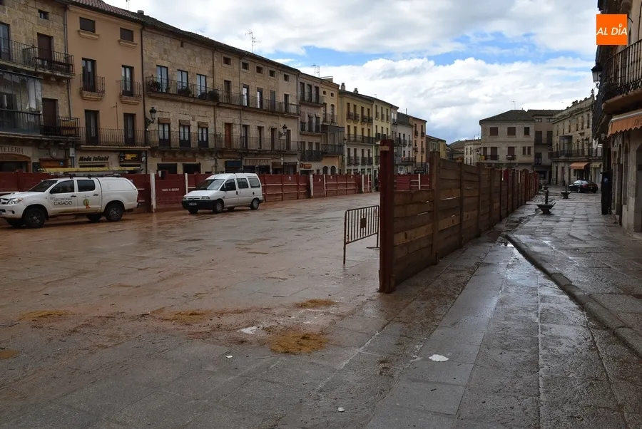 Foto 10 - Desmontado el &uacute;ltimo tablao mientras el &lsquo;rect&aacute;ngulo m&aacute;gico&rsquo; aguanta un d&iacute;a m&aacute;s de lo habitual
