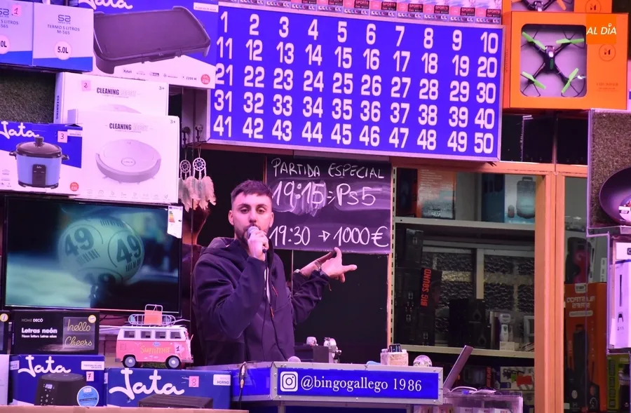 Foto 4 - Los mirobrigenses despiden las ferias con una concurrid&iacute;sima s&uacute;perpartida al bingo