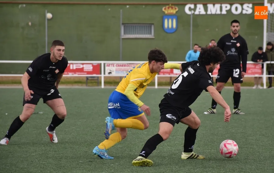 Foto 10 - El Monterrey tira de sus galones de l&iacute;der para ganar con un solitario gol a la UD Mirobrigense