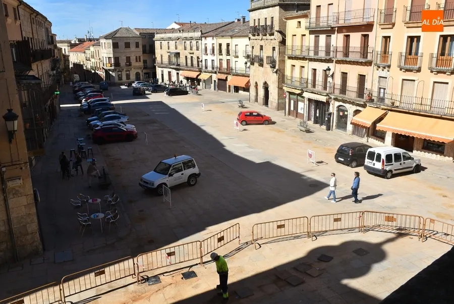 Foto 7 - La Plaza Mayor queda libre de elementos carnavaleros
