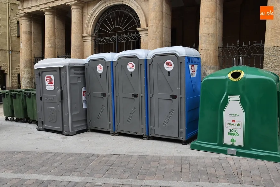 Foto 2 - Llega a Ciudad Rodrigo el novedoso cami&oacute;n de &lsquo;ba&ntilde;os premium&rsquo;