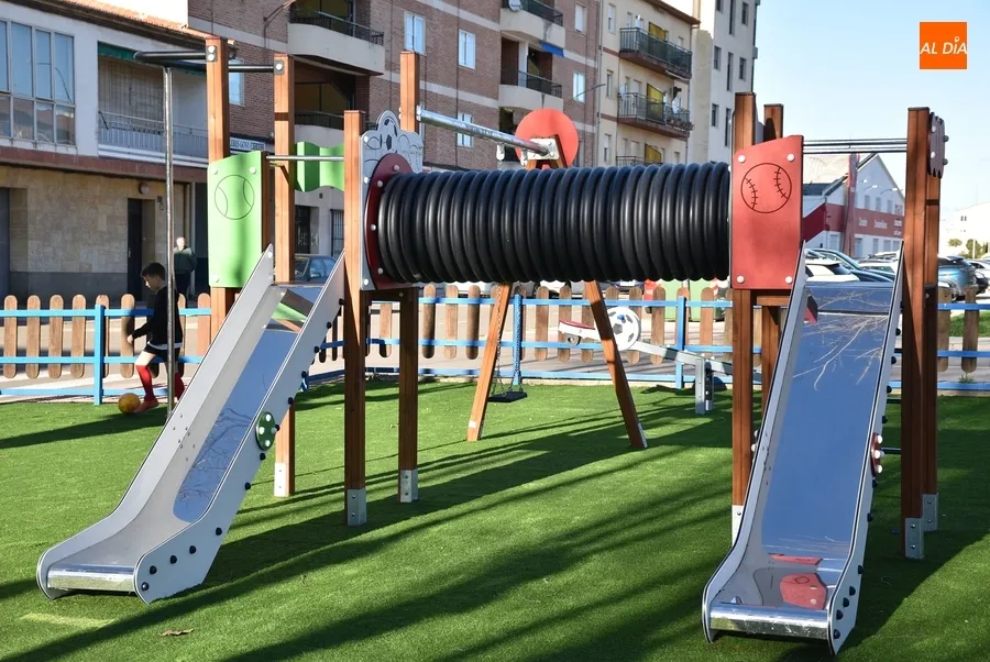 Foto 2 - Culminada la renovaci&oacute;n del triple parque infantil de la Avenida de Salamanca