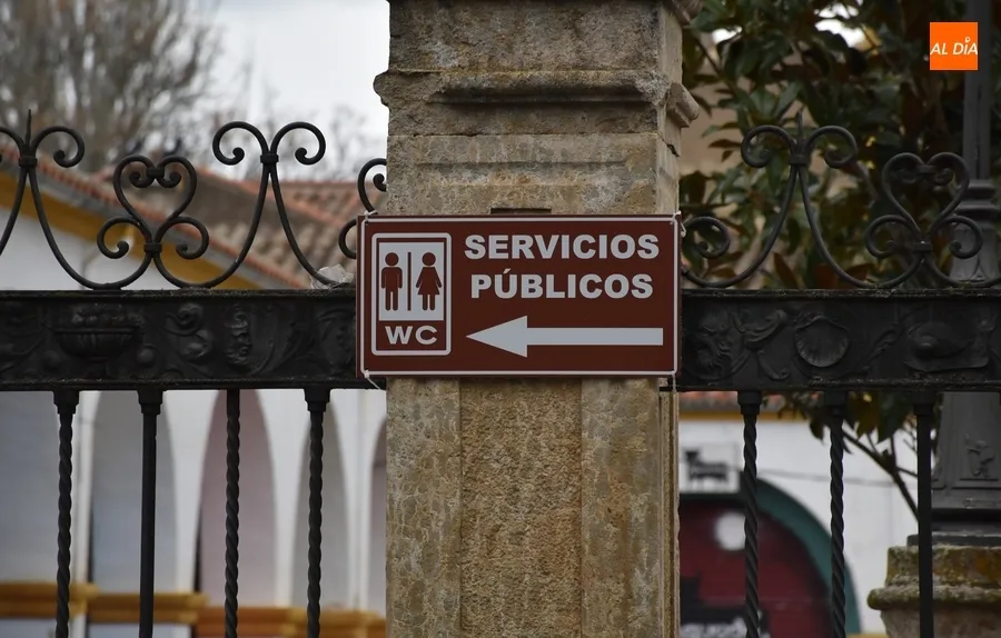 Foto 7 - Comienza la instalaci&oacute;n de los puestos ambulantes entre notables rachas de viento