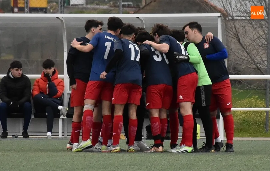 Foto 2 - El Juvenil del Ciudad Rodrigo no tiene ni acierto ni suerte en un partido clave ante Salesianos