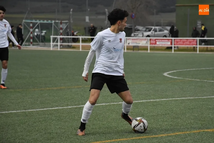 Foto 7 - El Juvenil del Ciudad Rodrigo no tiene ni acierto ni suerte en un partido clave ante Salesianos