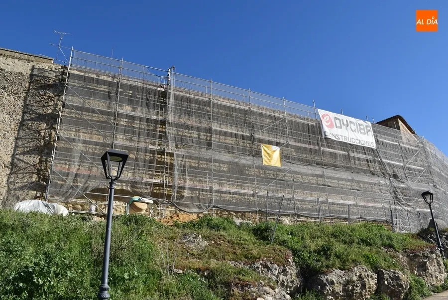 Foto 3 - As&iacute; luce la parte ya descubierta del lienzo de la muralla entre La Bater&iacute;a y el Hospital