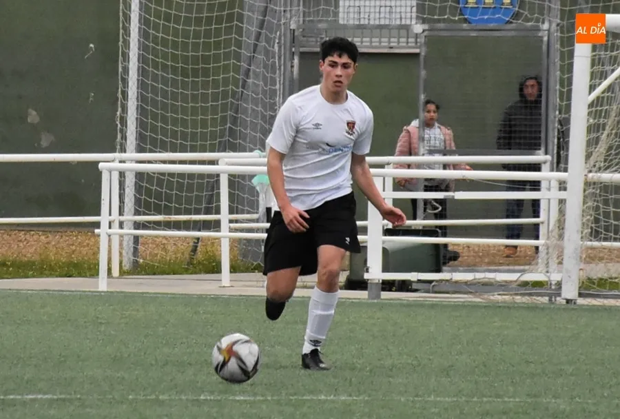 Foto 11 - El Juvenil del Ciudad Rodrigo no tiene ni acierto ni suerte en un partido clave ante Salesianos