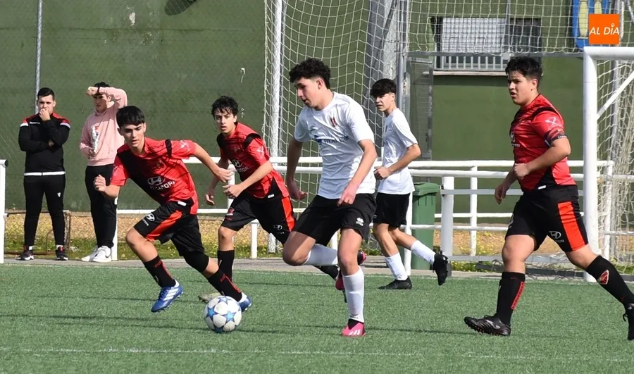 Foto 7 - El Cadete del Ciudad Rodrigo se reencuentra con la victoria en un trabajado encuentro