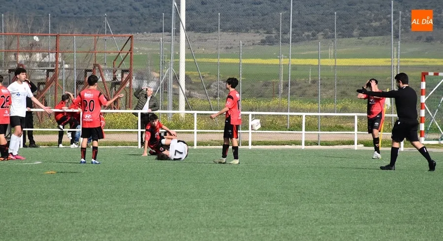 Foto 8 - El Cadete del Ciudad Rodrigo se reencuentra con la victoria en un trabajado encuentro