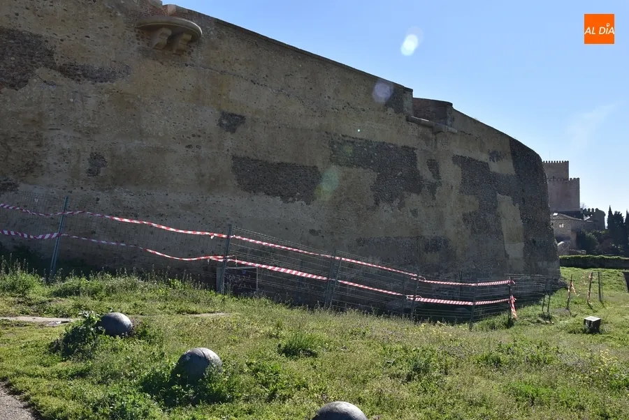 Foto 5 - As&iacute; luce la parte ya descubierta del lienzo de la muralla entre La Bater&iacute;a y el Hospital
