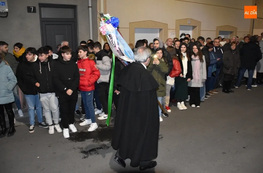 Foto 5 - La Rondalla III Columnas ronda a la Corte de Honor del Carnaval 2024