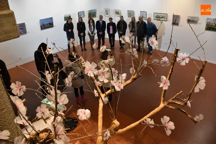 Foto 5 - El esp&iacute;ritu de las Arribes con sus almendros florece en la Casa de la Cultura