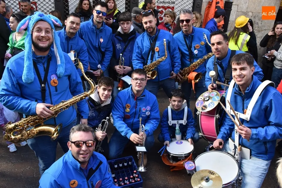 Foto 4 - La aparici&oacute;n del sol &lsquo;reinicia&rsquo; el Carnaval en la calle
