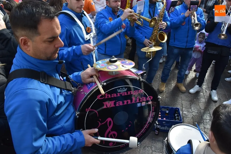 Foto 5 - La aparici&oacute;n del sol &lsquo;reinicia&rsquo; el Carnaval en la calle