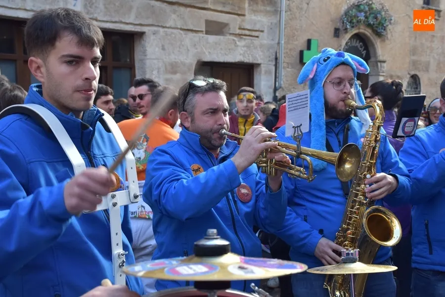 Foto 6 - La aparici&oacute;n del sol &lsquo;reinicia&rsquo; el Carnaval en la calle